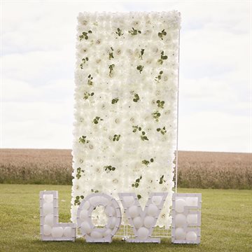 Backdrop Blomstervæg roser og eucalyptus hvid/grøn 40cm x 60cm bryllupsudsmykning